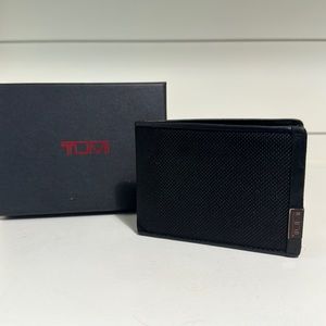 Tumi Wallet Mens Billfold Wallet Black Nylon and Leather in box